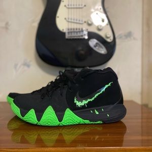 Kyrie 4 Halloween edition (Men’s size 12)